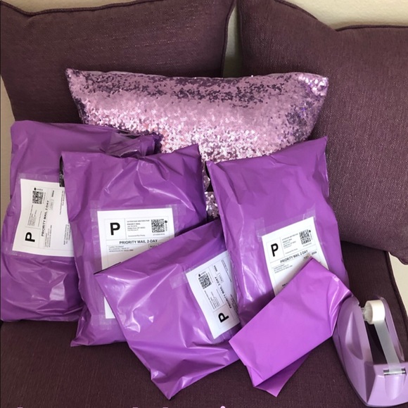 Meet your Posher, Cynthia - Picture 2 of 3